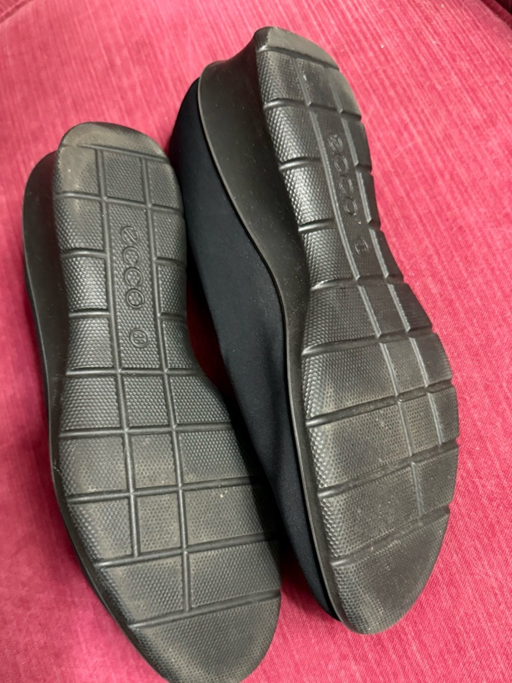 Ecco Black Slip-On Comfort Flats - Picture 6 of 10
